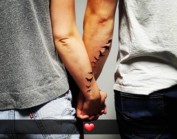 tatuaggio coppia rondini sul braccio