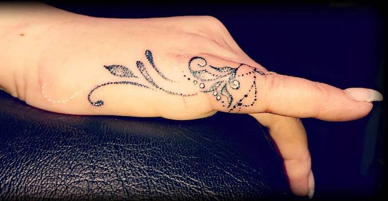 tatuaggi mani dita piccoli e nuovi